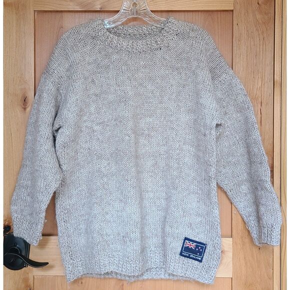 Source Unknown Sweaters - New Zealand 100% Wool Gray Beige Sweater MEDIUM Warm Winter Closet Staple M